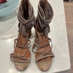 Jeffery Campbell, Tan suede sandals